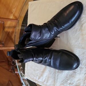 Earth, Black leather boots, size 8, 1 inch heel